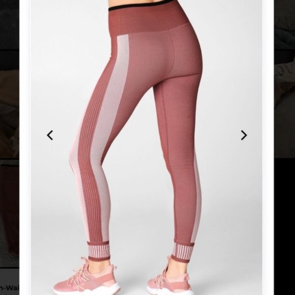 High-Waisted Seamless Colorblock Legging - Picture 4 of 8